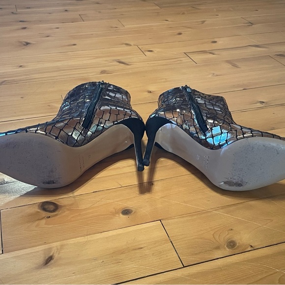 Identita Dalit Platinum Ankle Boots - Picture 5 of 6